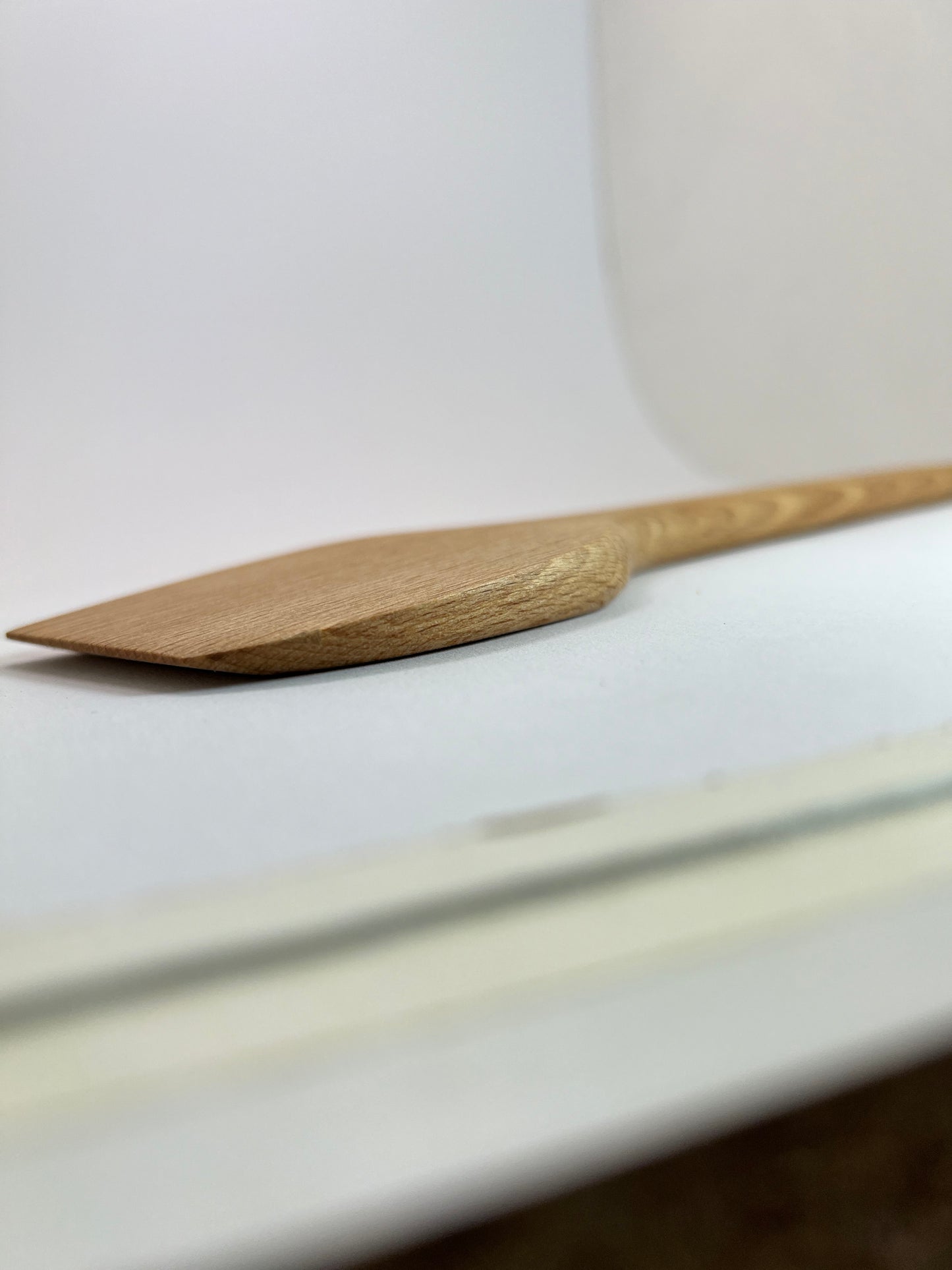 Holz Pfannenwender Detail – handgefertigtes Küchengeschenk