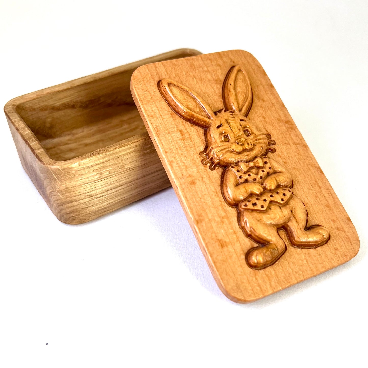 Kleine Holzdose mit Osterhase