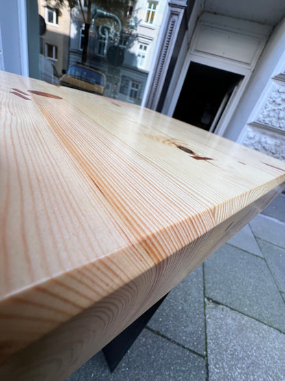 Beistelltisch Seitenansicht massive Balken-Konstruktion | Sunwood Holzdesign