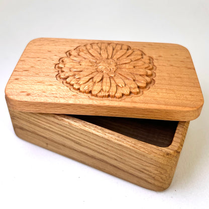 Kleine Holzdose mit Ringelblume