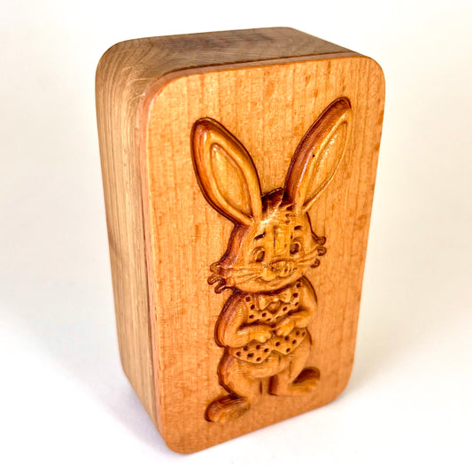 Kleine Holzdose mit Osterhase