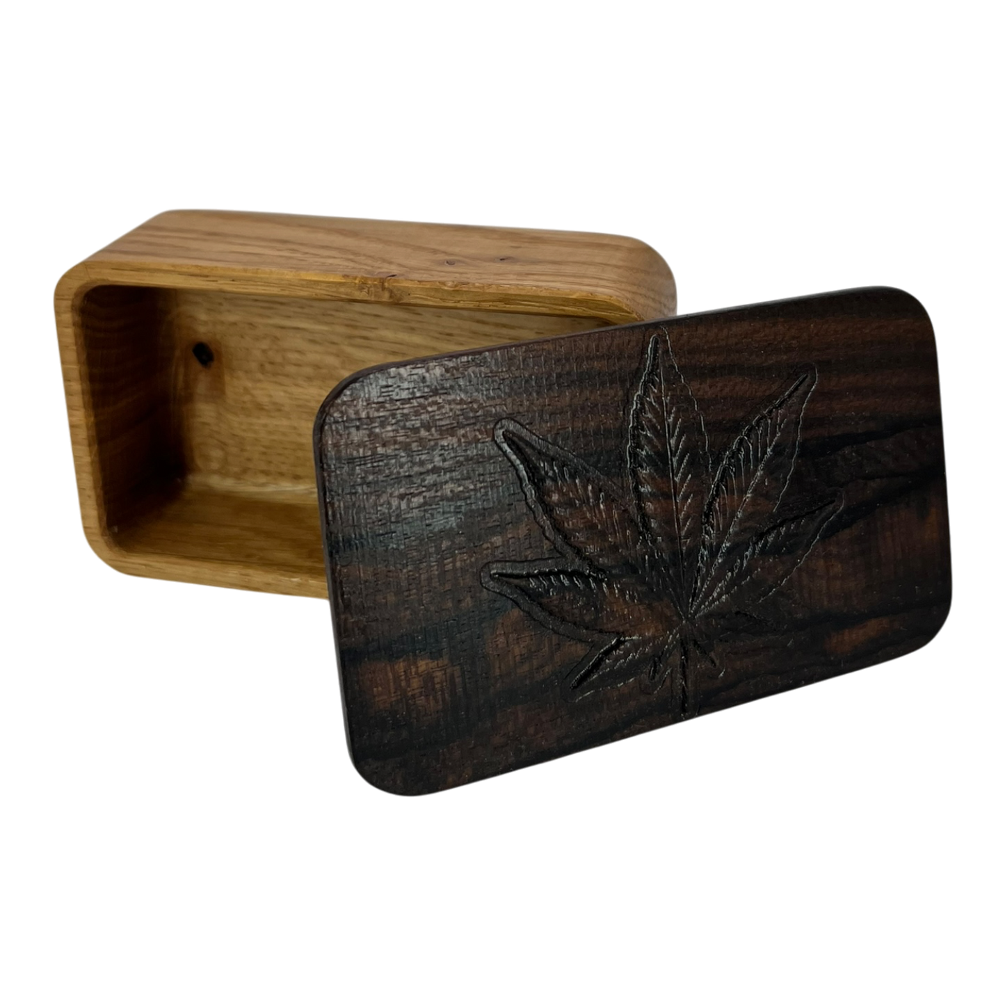 Kleine Holzdose mit Hanfblatt