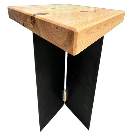 Beistelltisch Unikat freigestellt – Gesamtansicht | Sunwood Holzdesign