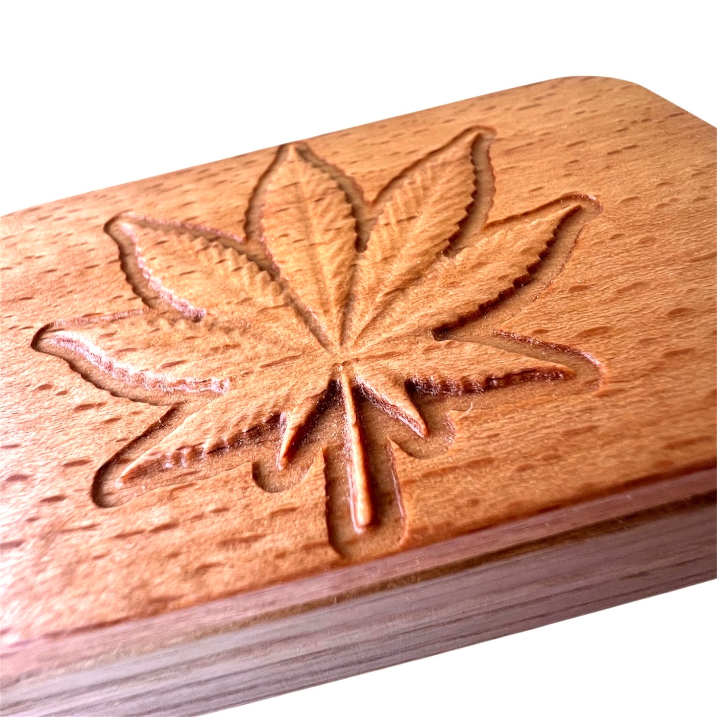 Kleine Holzdose mit Hanfblatt