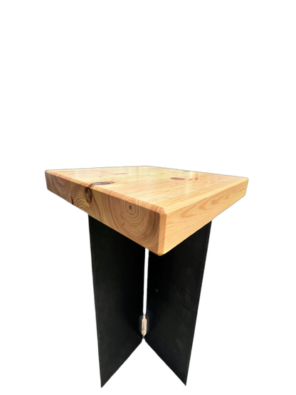 Beistelltisch aus recyceltem Fichten- und Mahagoniholz – Hauptansicht | Sunwood Holzdesign