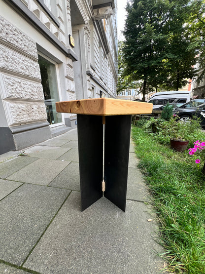 Beistelltisch Detailansicht Fichte-Mahagoni Holzverbindung | Sunwood Holzdesign