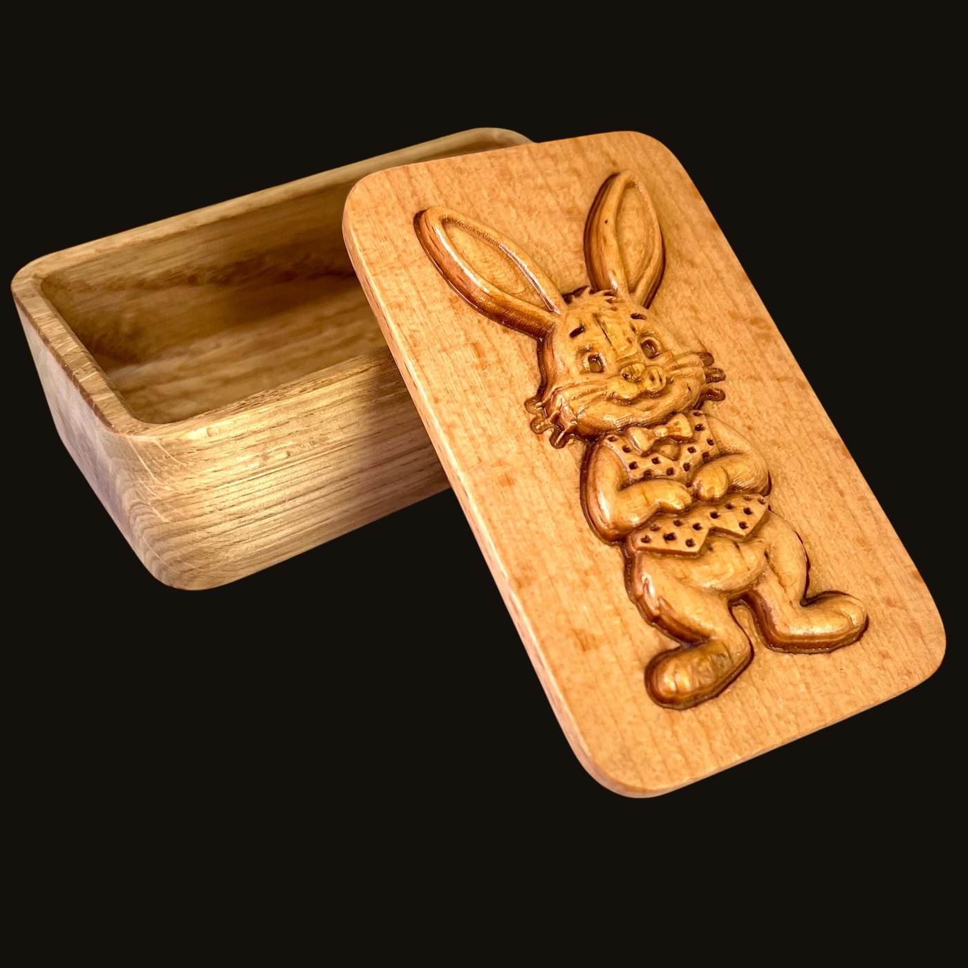 Kleine Holzdose mit Osterhase